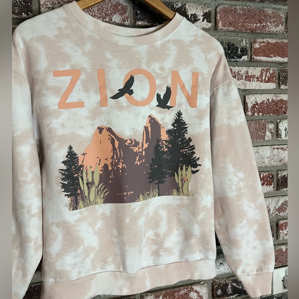 Women’s Zion National Forrest Graphic Tiedye Crewneck